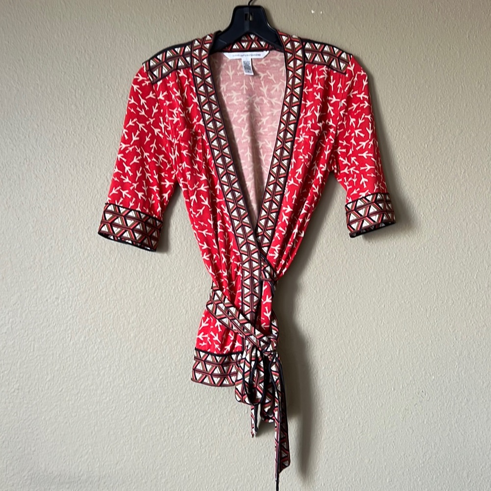 DVF Diane von Furstenberg 100% Silk Coral Red and Black Iconic Wrap Blouse